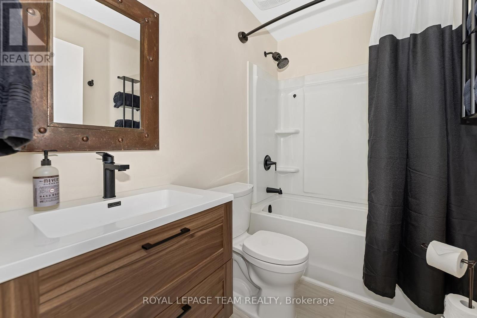 1844 Stonehenge Crescent, Ottawa, Ontario  K1B 4Z9 - Photo 25 - X12462851