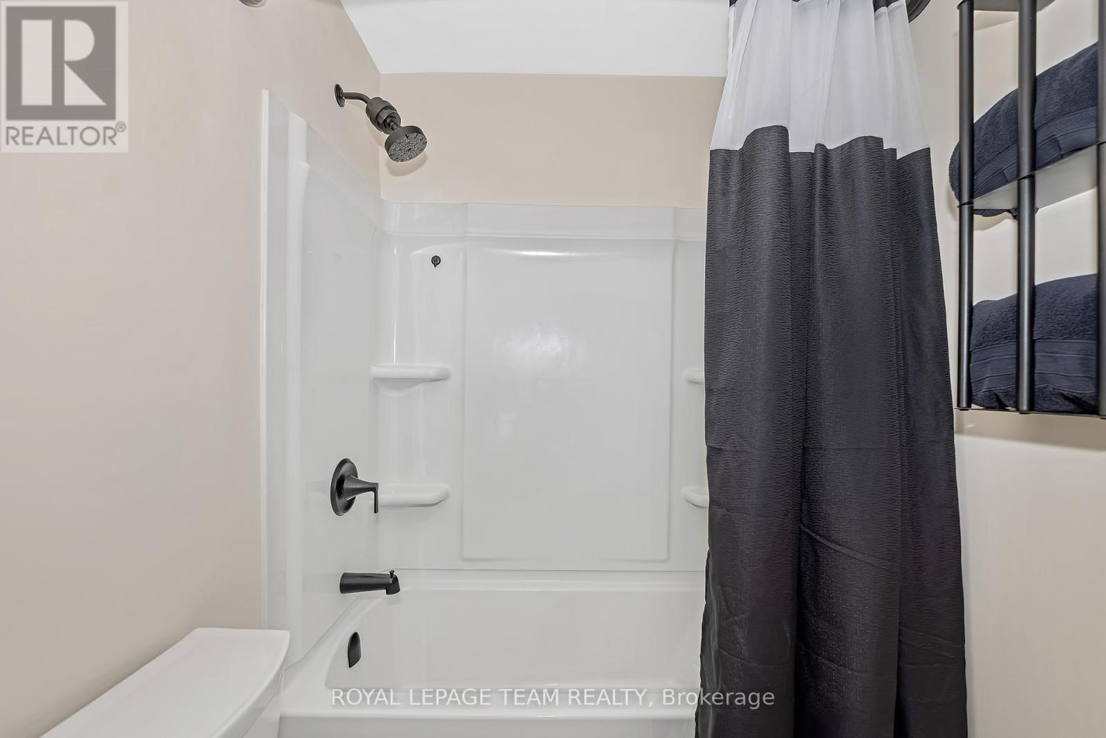 1844 Stonehenge Crescent, Ottawa, Ontario  K1B 4Z9 - Photo 26 - X12462851