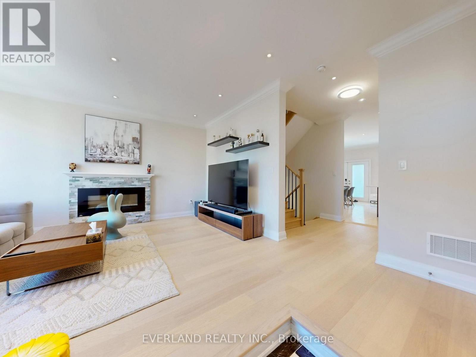 5 Point Pelee Lane, Richmond Hill, Ontario  L4S 0G4 - Photo 2 - N12462790