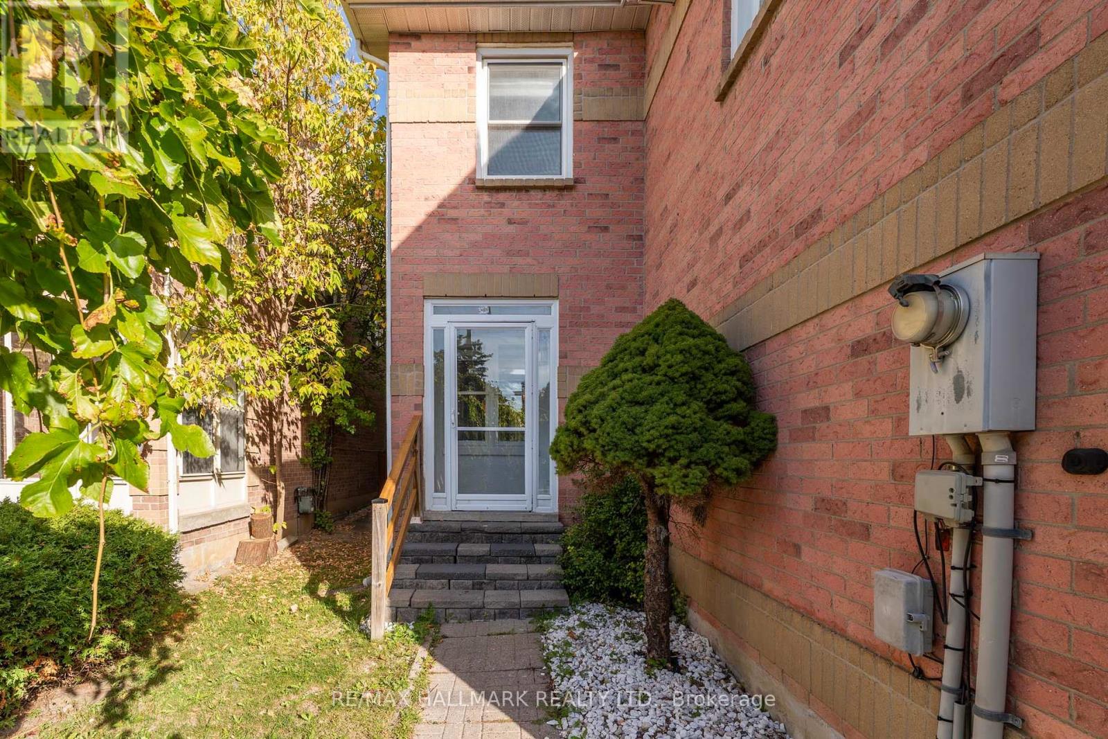 48 Bingham Street, Richmond Hill, Ontario  L4C 9R2 - Photo 2 - N12462836