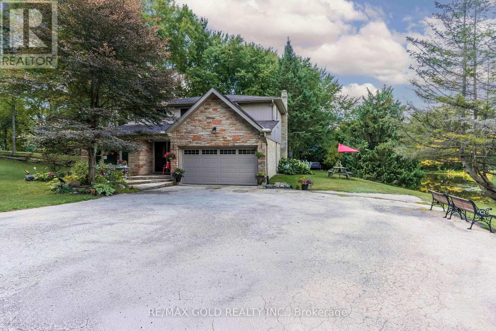 52 Palmer Circle, Caledon, Ontario  L7E 0A5 - Photo 3 - W12388883