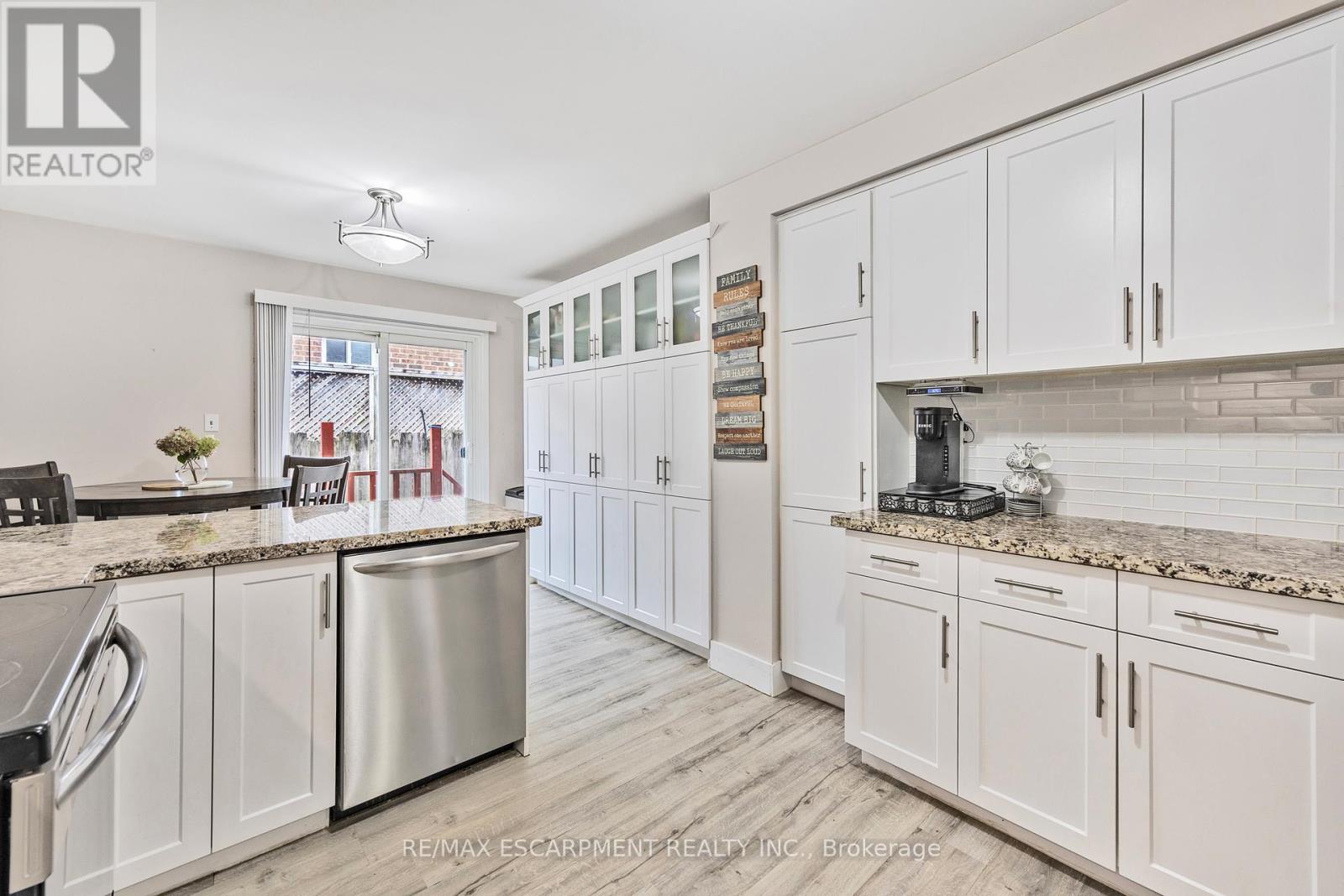 1196 Dowland Crescent, Burlington, Ontario  L7T 4C9 - Photo 12 - W12427132