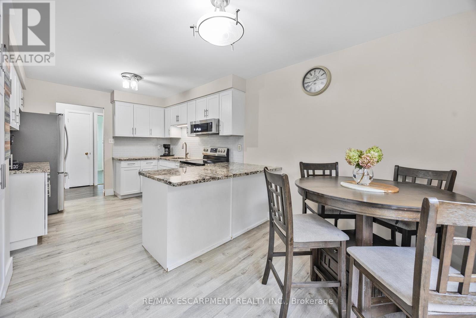 1196 Dowland Crescent, Burlington, Ontario  L7T 4C9 - Photo 16 - W12427132