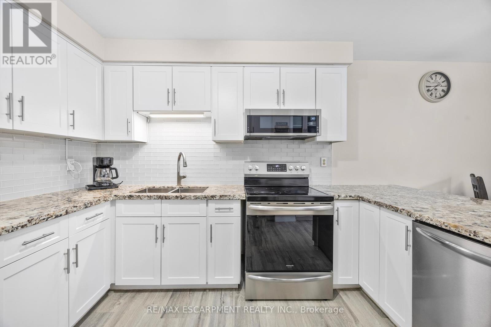 1196 Dowland Crescent, Burlington, Ontario  L7T 4C9 - Photo 18 - W12427132