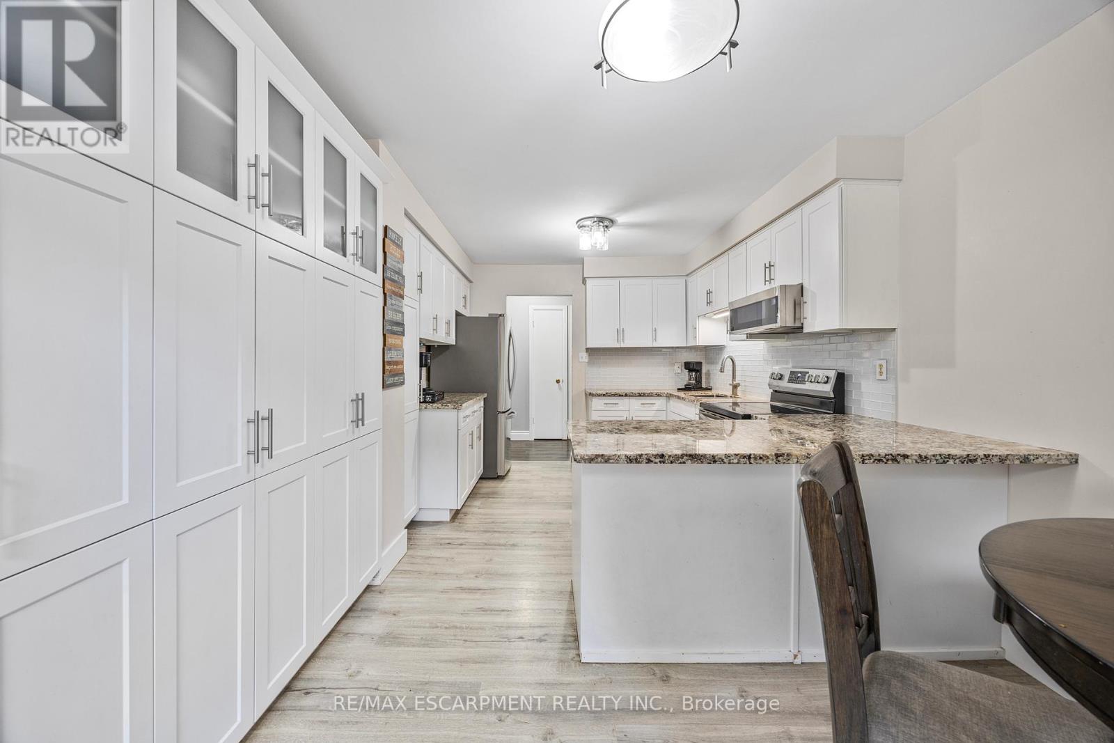 1196 Dowland Crescent, Burlington, Ontario  L7T 4C9 - Photo 14 - W12427132