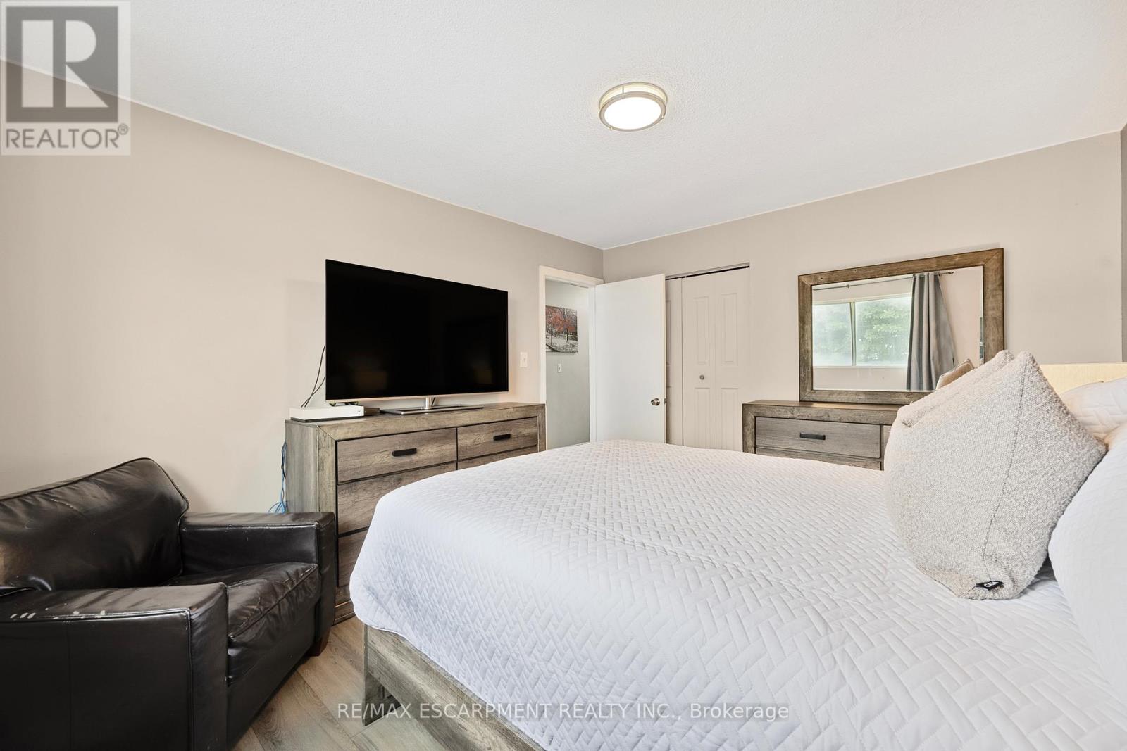 1196 Dowland Crescent, Burlington, Ontario  L7T 4C9 - Photo 20 - W12427132