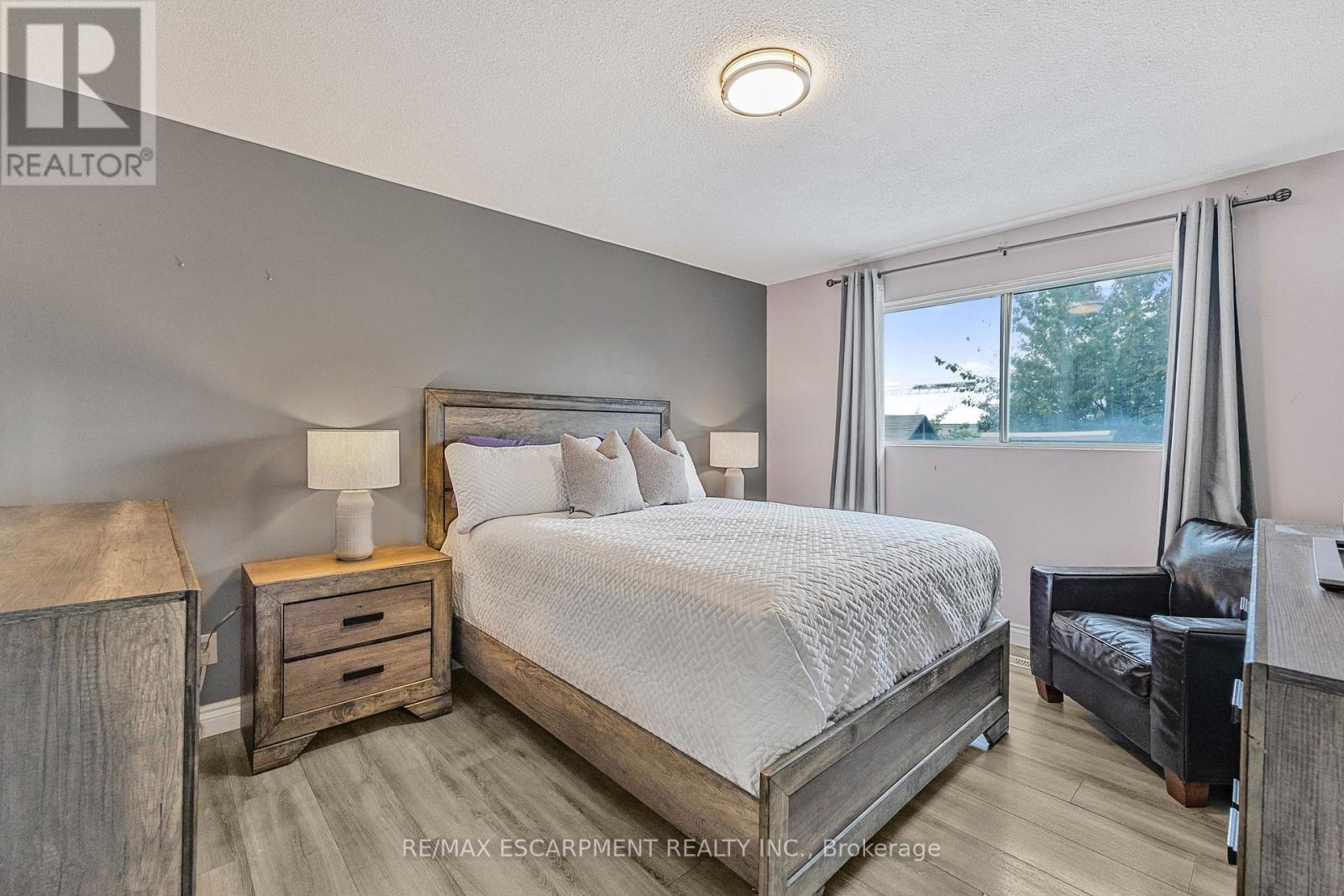 1196 Dowland Crescent, Burlington, Ontario  L7T 4C9 - Photo 19 - W12427132