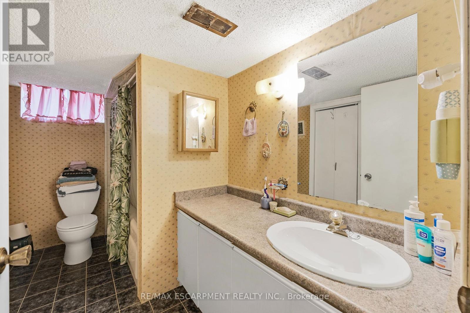 1196 Dowland Crescent, Burlington, Ontario  L7T 4C9 - Photo 34 - W12427132