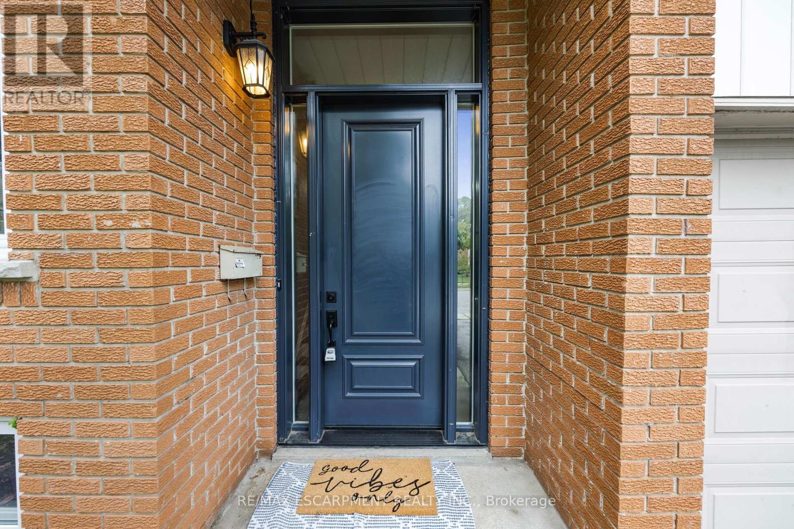 1196 Dowland Crescent, Burlington, Ontario  L7T 4C9 - Photo 4 - W12427132