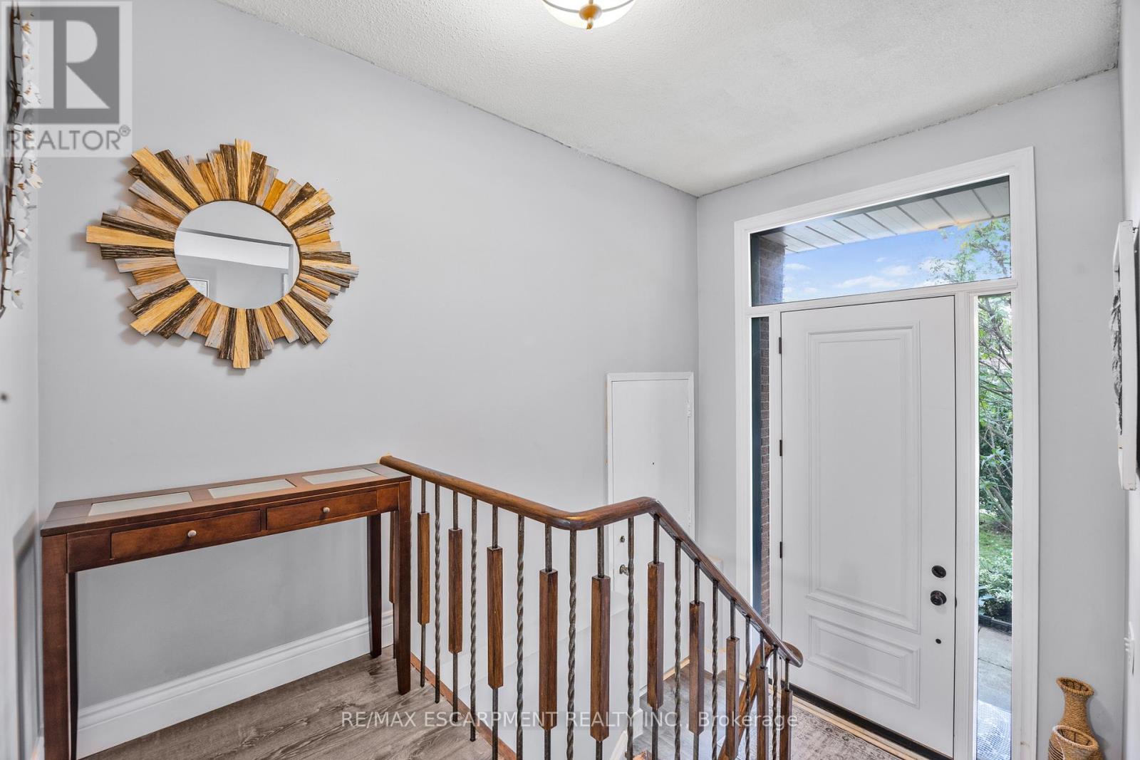1196 Dowland Crescent, Burlington, Ontario  L7T 4C9 - Photo 6 - W12427132