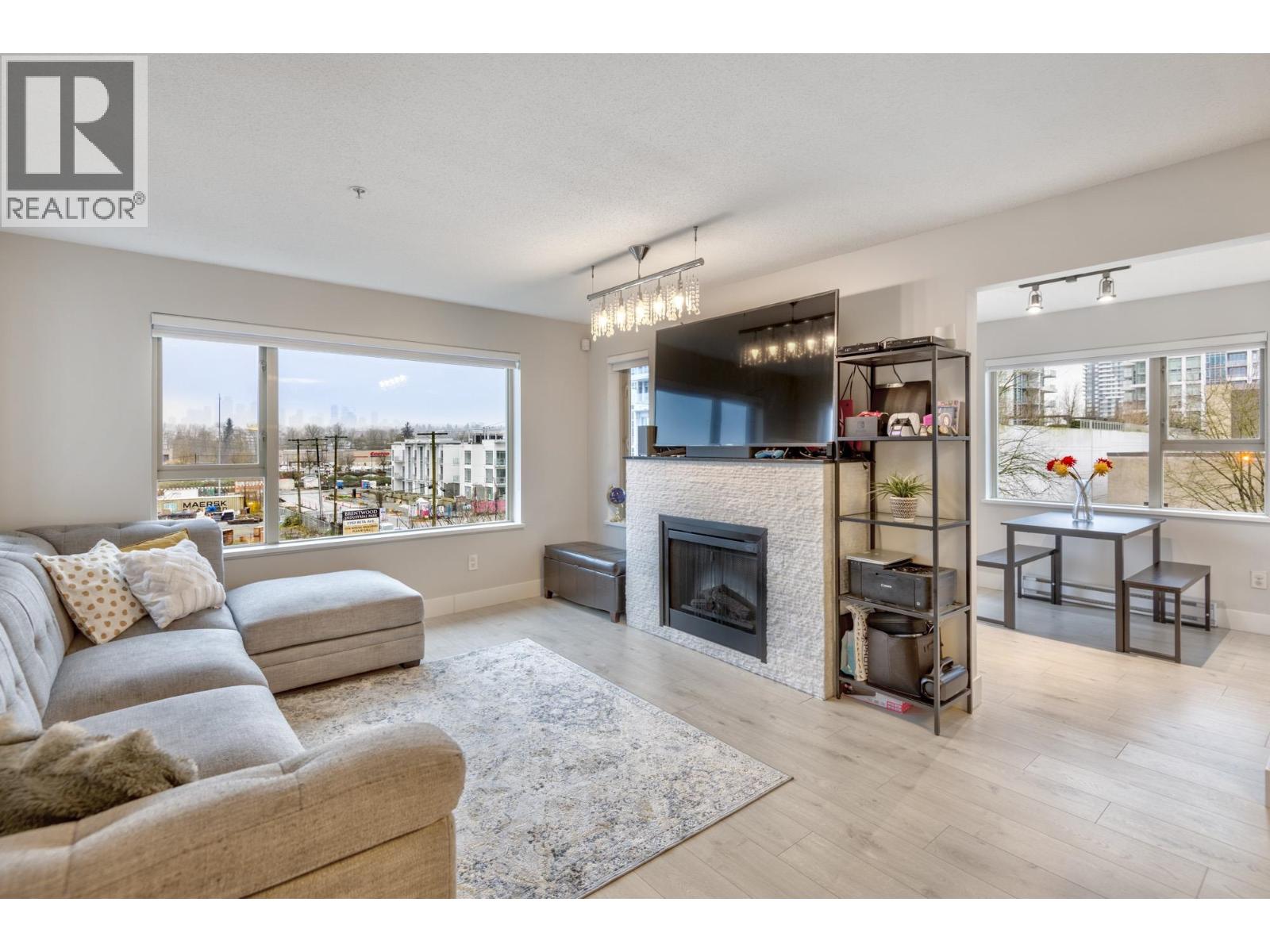 305 4728 DAWSON STREET, Burnaby, British Columbia