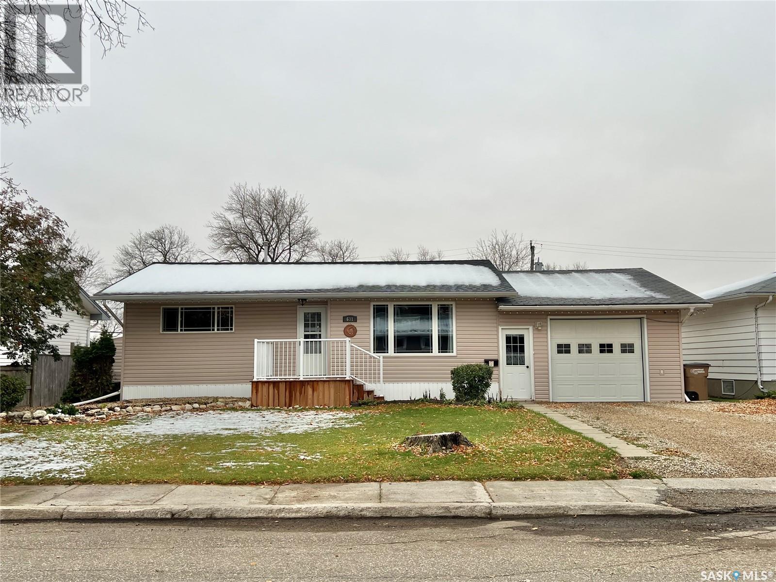 631 Macleod AVENUE E, melfort, Saskatchewan
