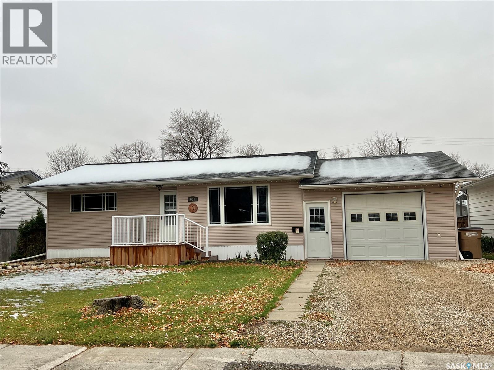 631 Macleod Avenue E, Melfort, Saskatchewan  S0E 1A0 - Photo 2 - SK020831