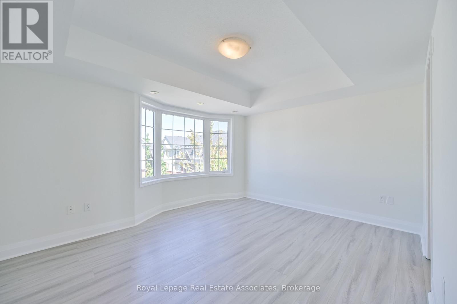 3 - 575 Dundas Street, Mississauga, Ontario  L5B 0B2 - Photo 12 - W12462797