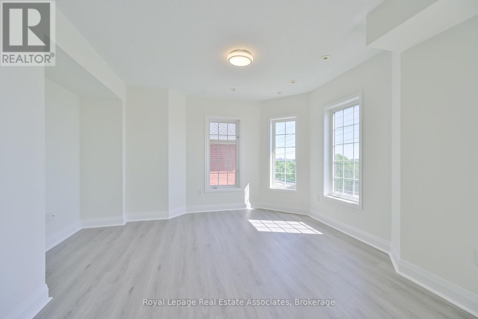 3 - 575 Dundas Street, Mississauga, Ontario  L5B 0B2 - Photo 7 - W12462797