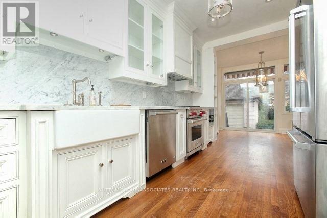 Main - 36 Glenholme Avenue, Toronto, Ontario  M6H 3A9 - Photo 7 - W12462824