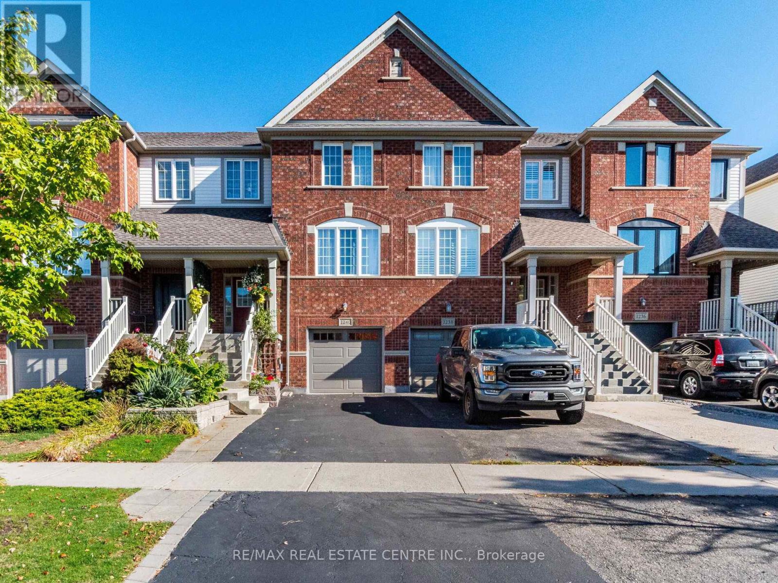 1240 CHAPMAN CRESCENT, Milton, Ontario