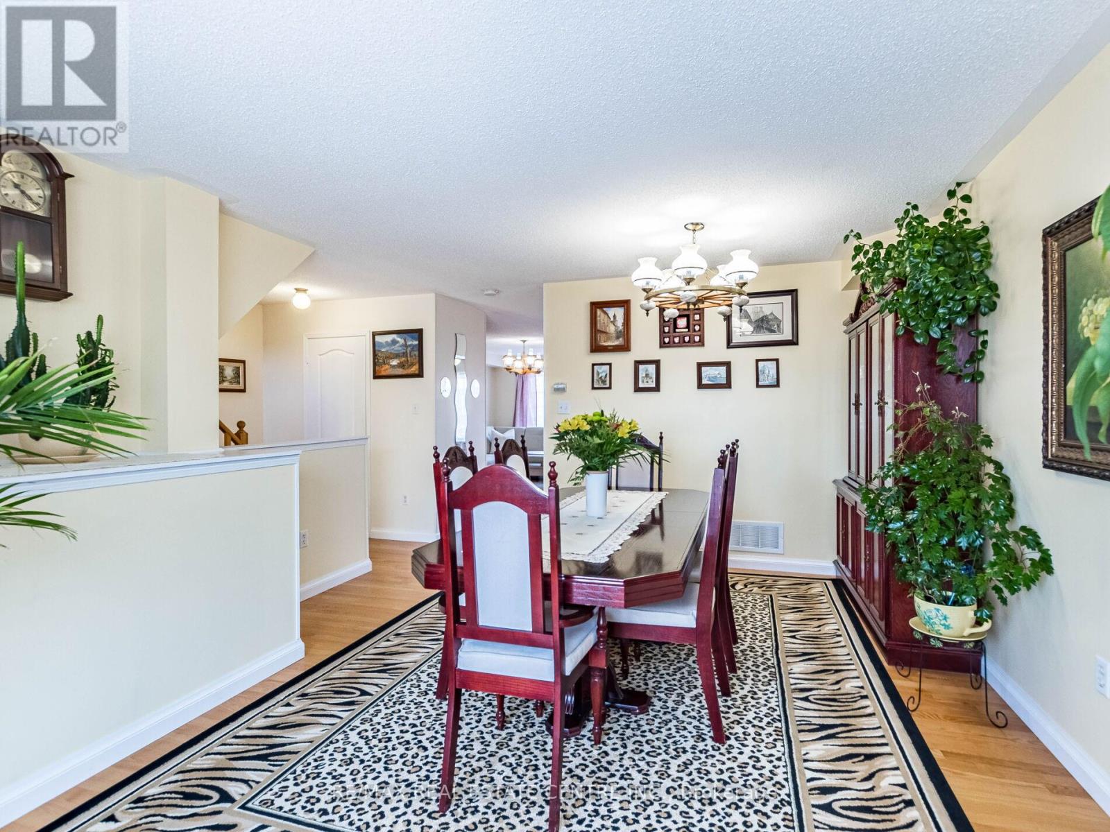 1240 Chapman Crescent, Milton, Ontario  L9T 6G3 - Photo 10 - W12462867