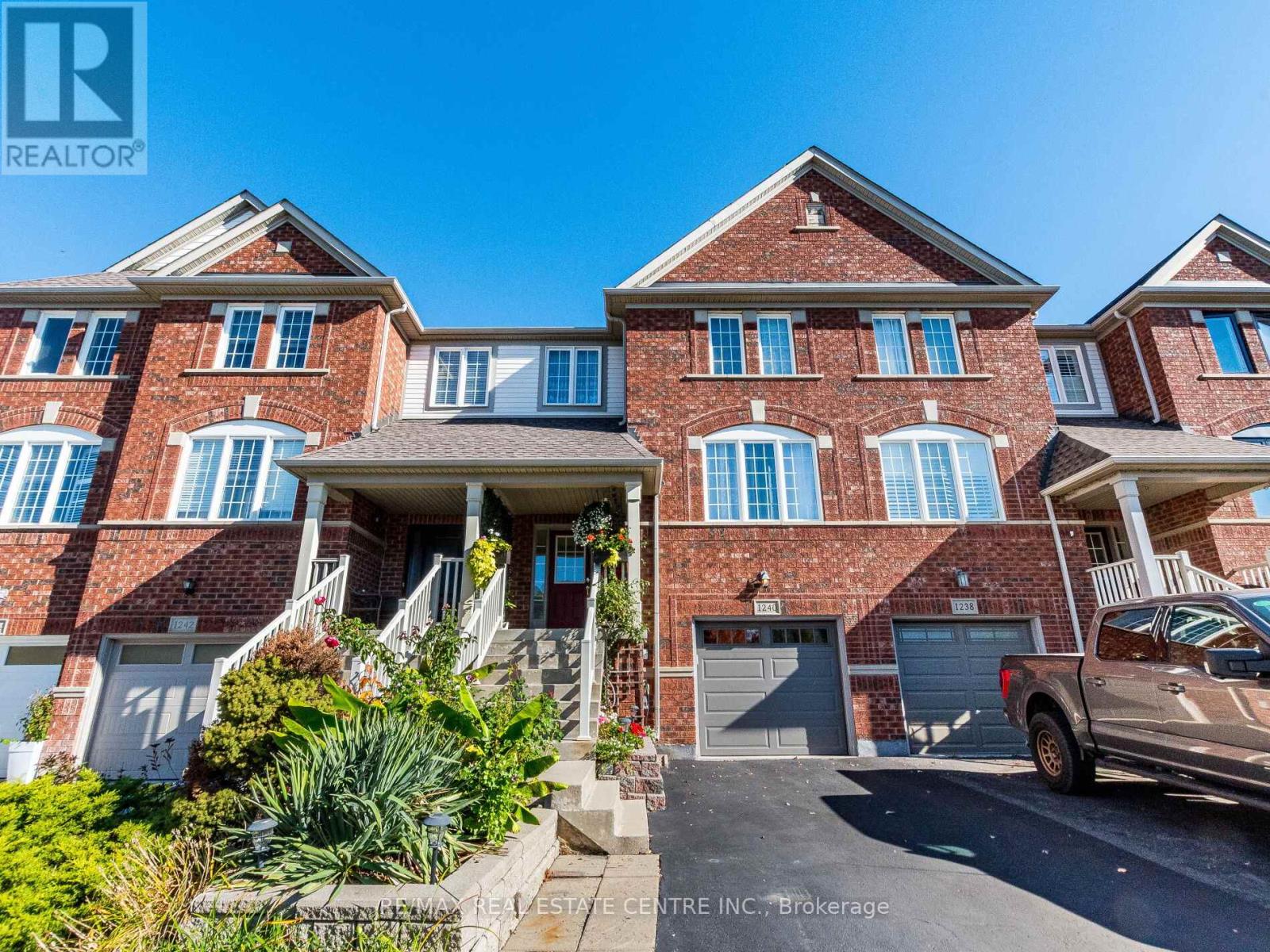1240 Chapman Crescent, Milton, Ontario  L9T 6G3 - Photo 2 - W12462867