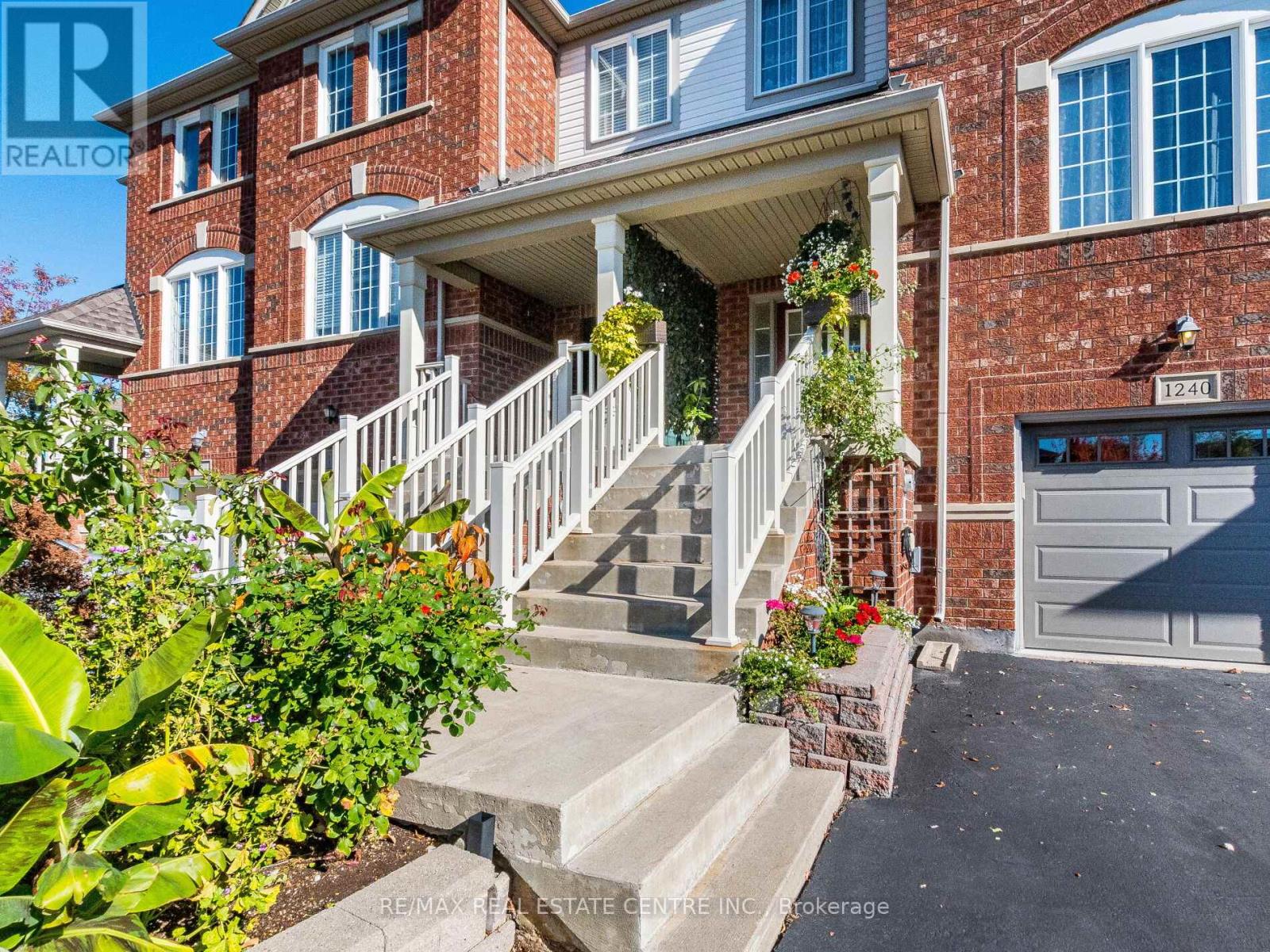 1240 Chapman Crescent, Milton, Ontario  L9T 6G3 - Photo 4 - W12462867