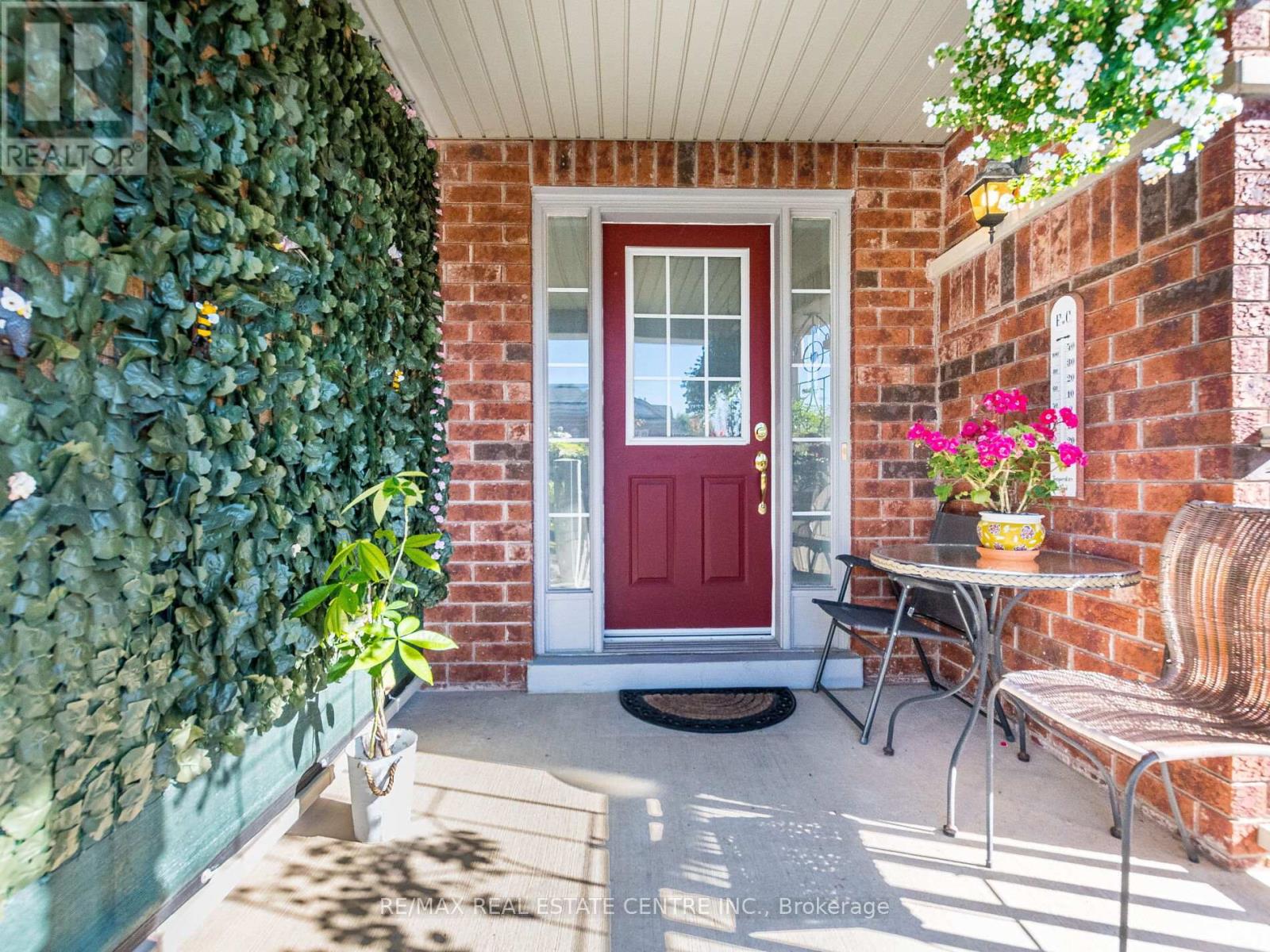 1240 Chapman Crescent, Milton, Ontario  L9T 6G3 - Photo 5 - W12462867
