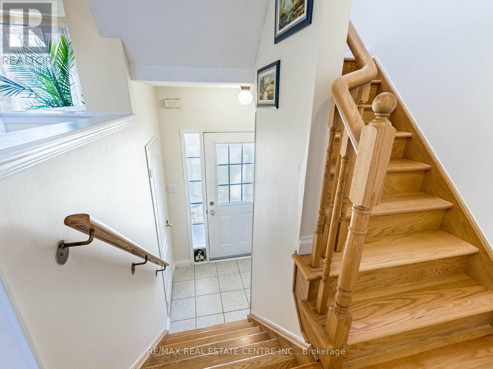 1240 Chapman Crescent, Milton, Ontario  L9T 6G3 - Photo 7 - W12462867