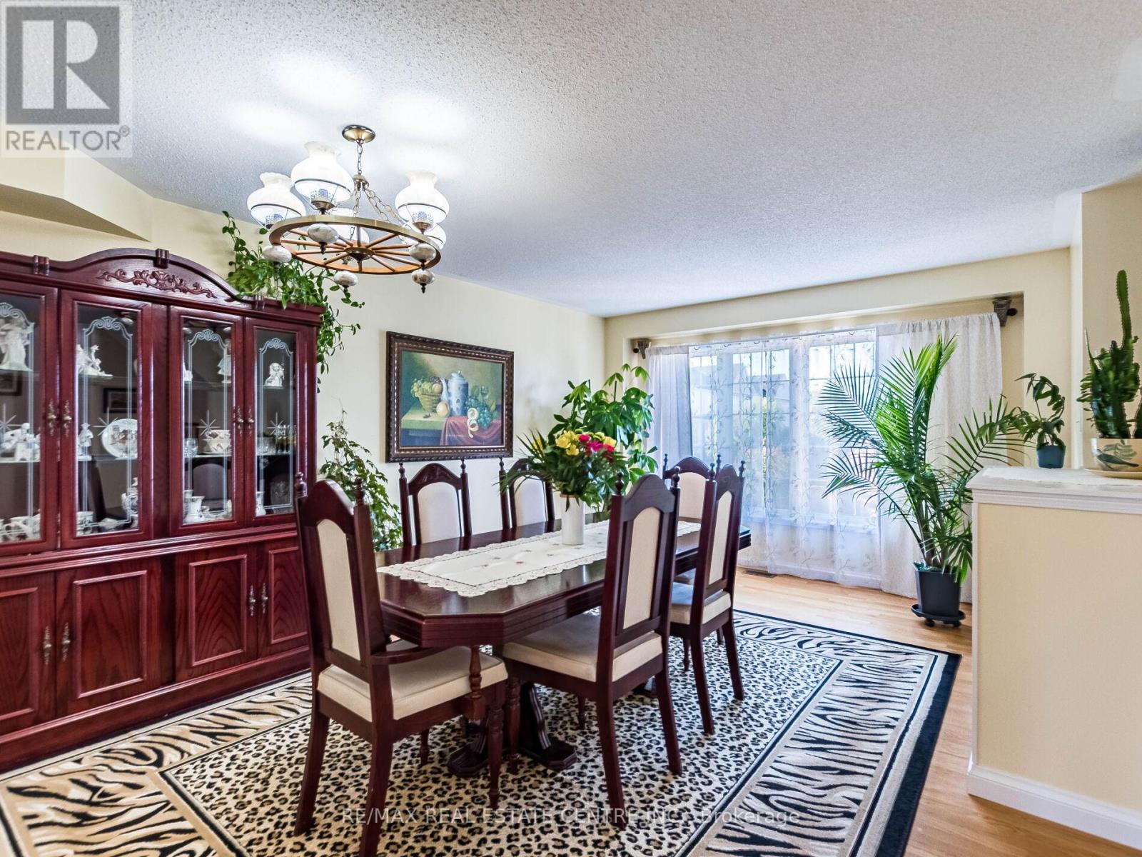 1240 Chapman Crescent, Milton, Ontario  L9T 6G3 - Photo 8 - W12462867
