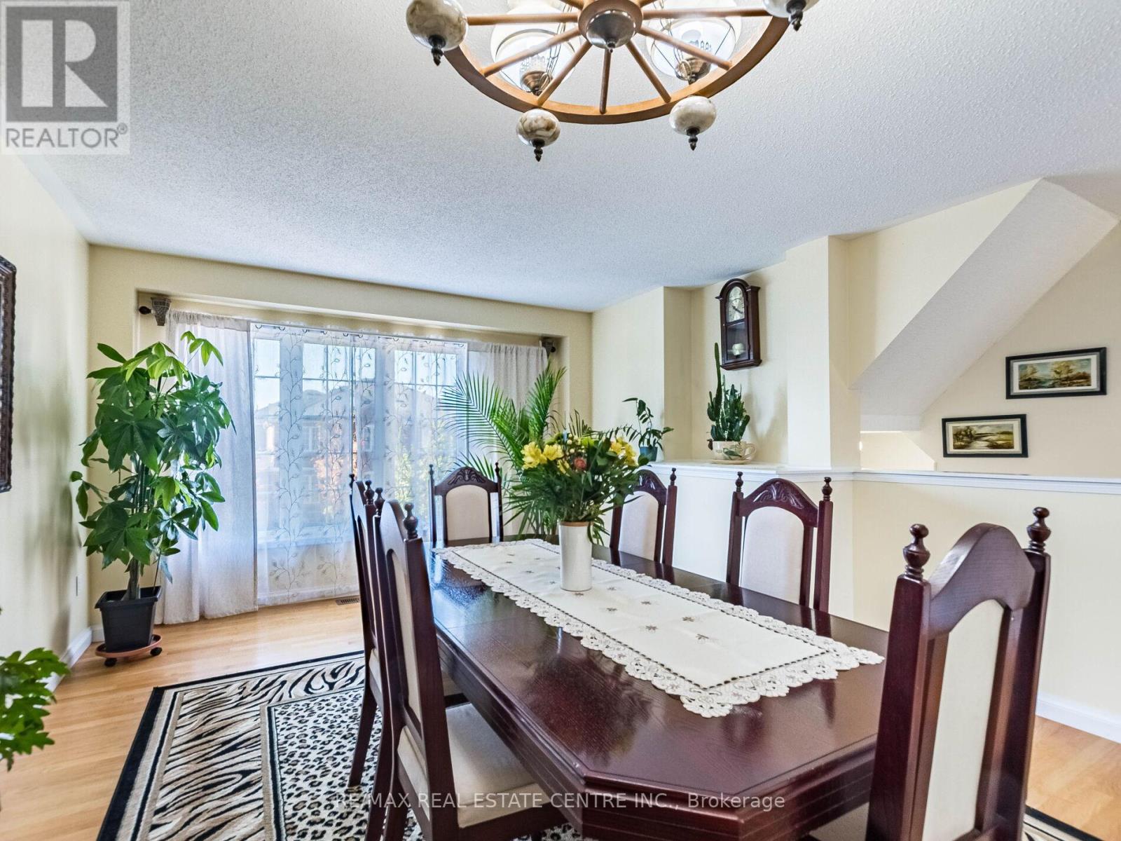 1240 Chapman Crescent, Milton, Ontario  L9T 6G3 - Photo 9 - W12462867