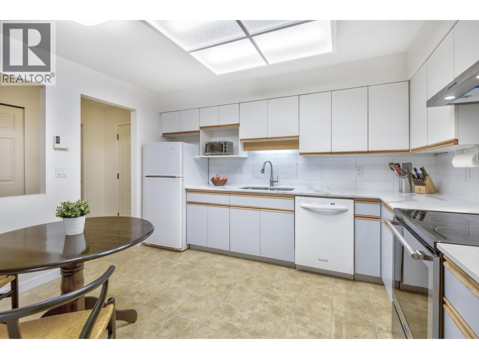 102 501 Cochrane Avenue, Coquitlam, British Columbia  V3J 7W5 - Photo 5 - R3058031