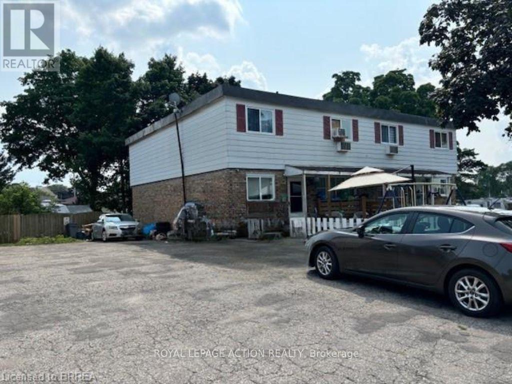 19 Brenda Court, Brantford, Ontario  N3R 2L8 - Photo 3 - X12462848