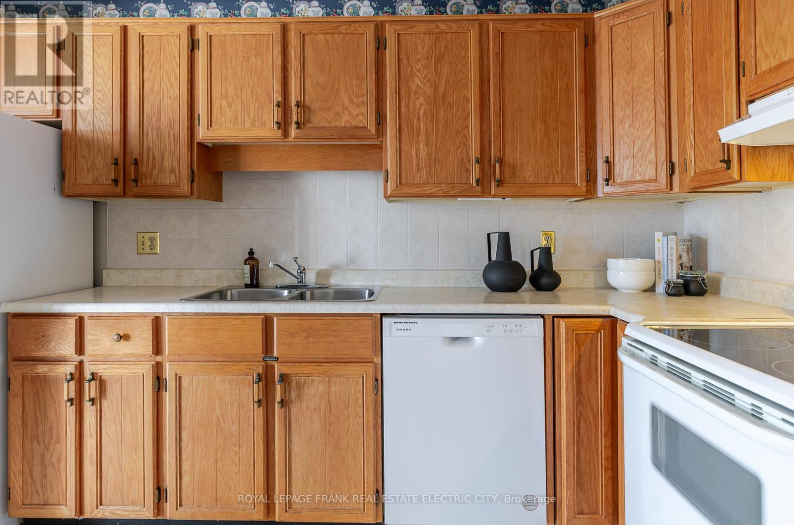 30 - 36 Champlain Crescent, Peterborough, Ontario  K9L 1T1 - Photo 15 - X12463009