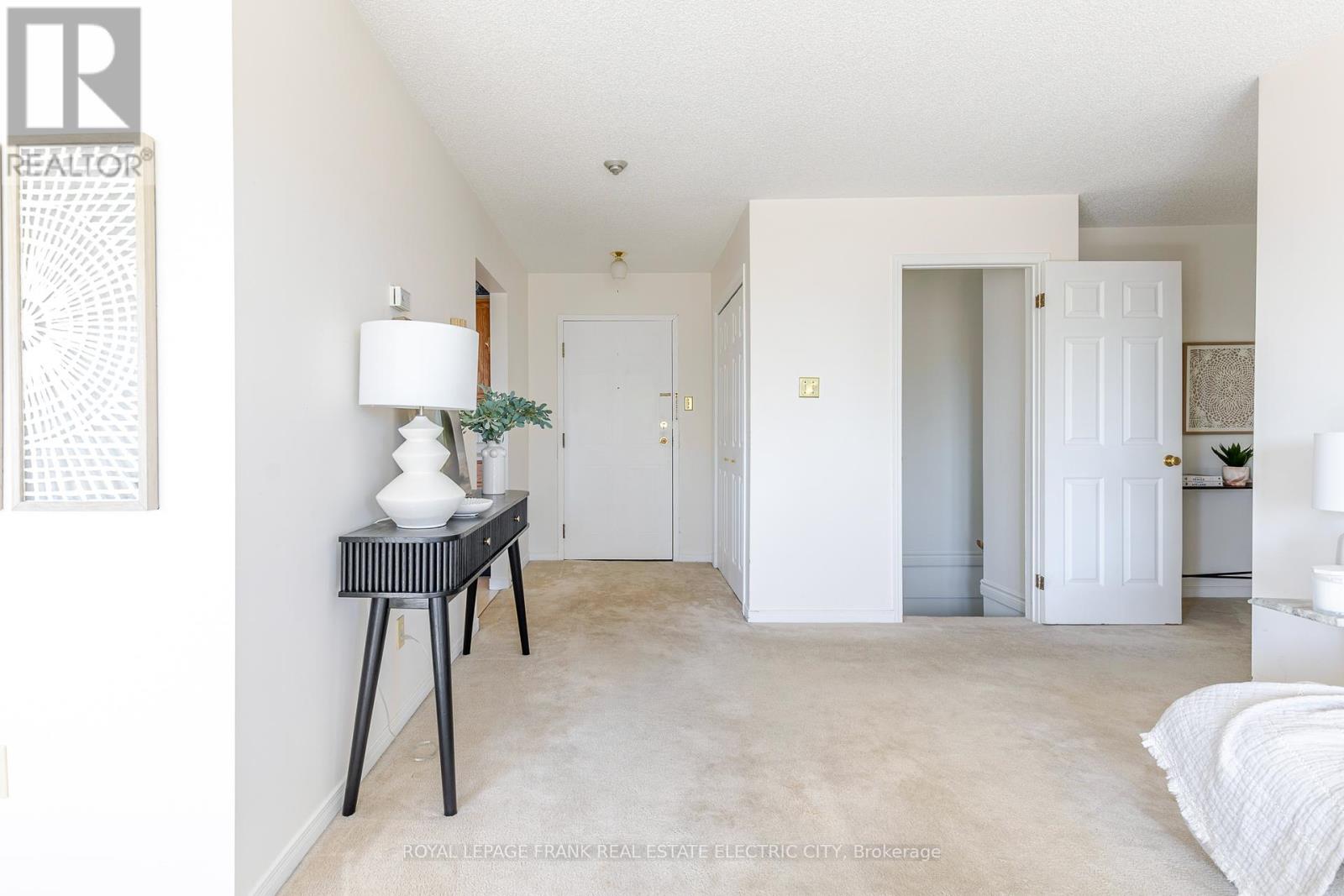 30 - 36 Champlain Crescent, Peterborough, Ontario  K9L 1T1 - Photo 3 - X12463009