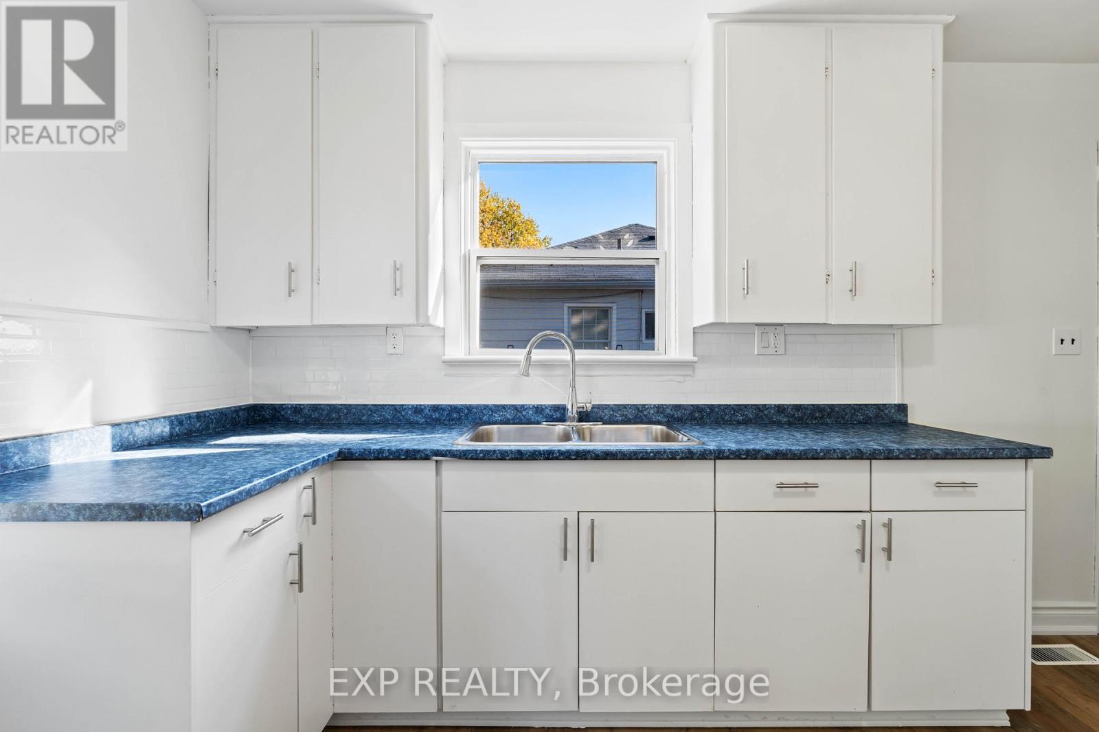 16 Valleyview Crescent, Belleville, Ontario  K8P 3G1 - Photo 11 - X12463055