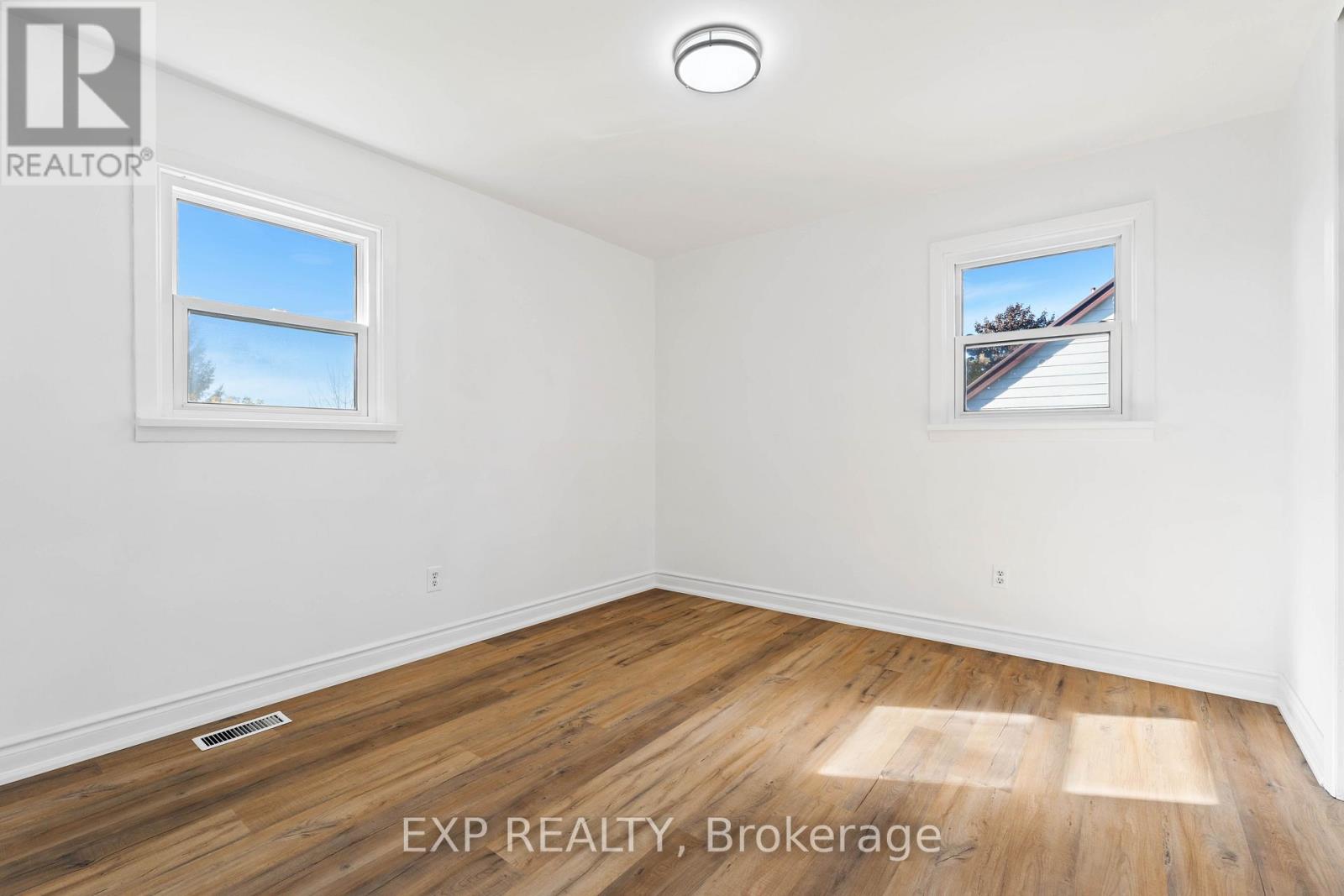 16 Valleyview Crescent, Belleville, Ontario  K8P 3G1 - Photo 15 - X12463055