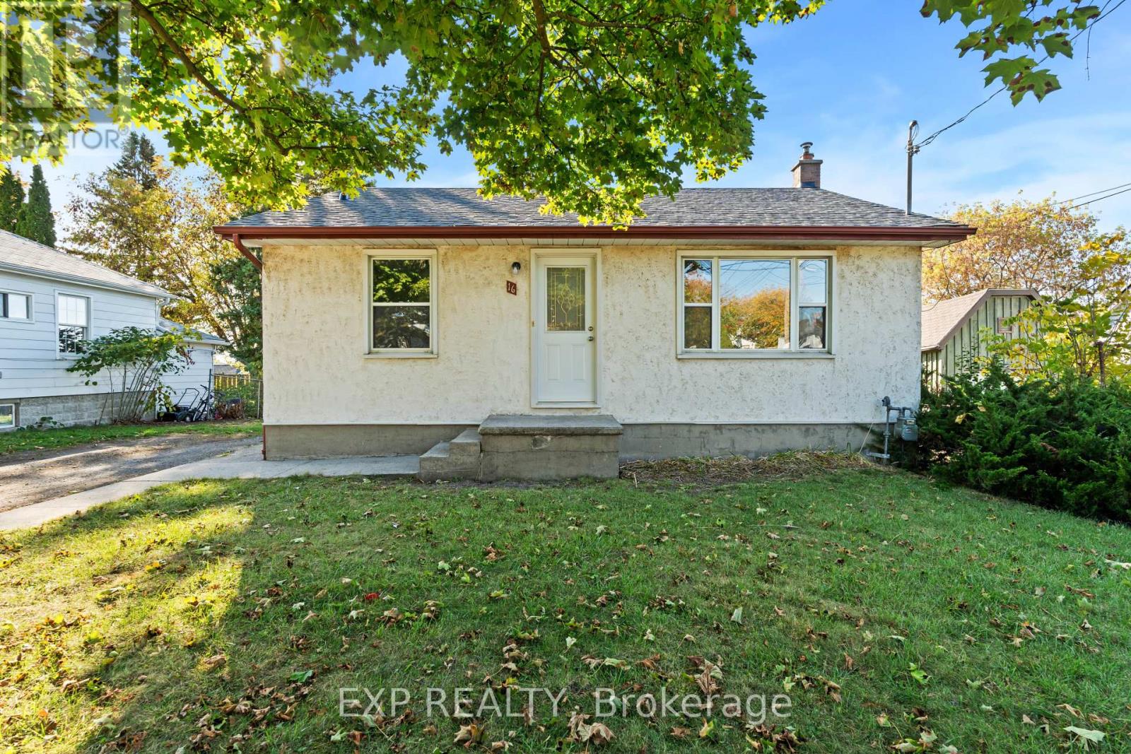 16 Valleyview Crescent, Belleville, Ontario  K8P 3G1 - Photo 2 - X12463055