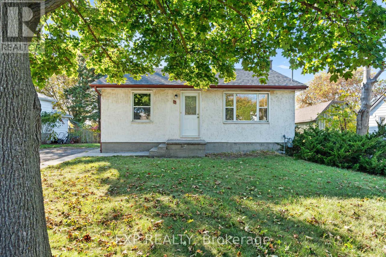 16 Valleyview Crescent, Belleville, Ontario  K8P 3G1 - Photo 3 - X12463055