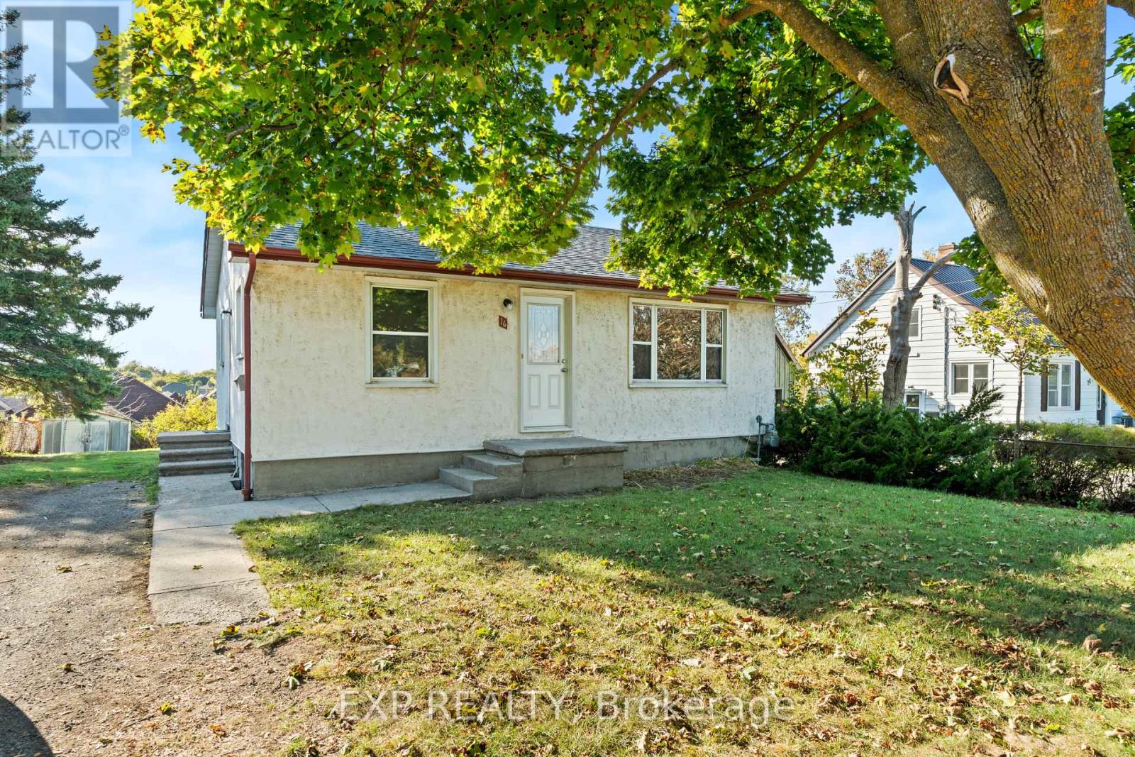16 Valleyview Crescent, Belleville, Ontario  K8P 3G1 - Photo 4 - X12463055