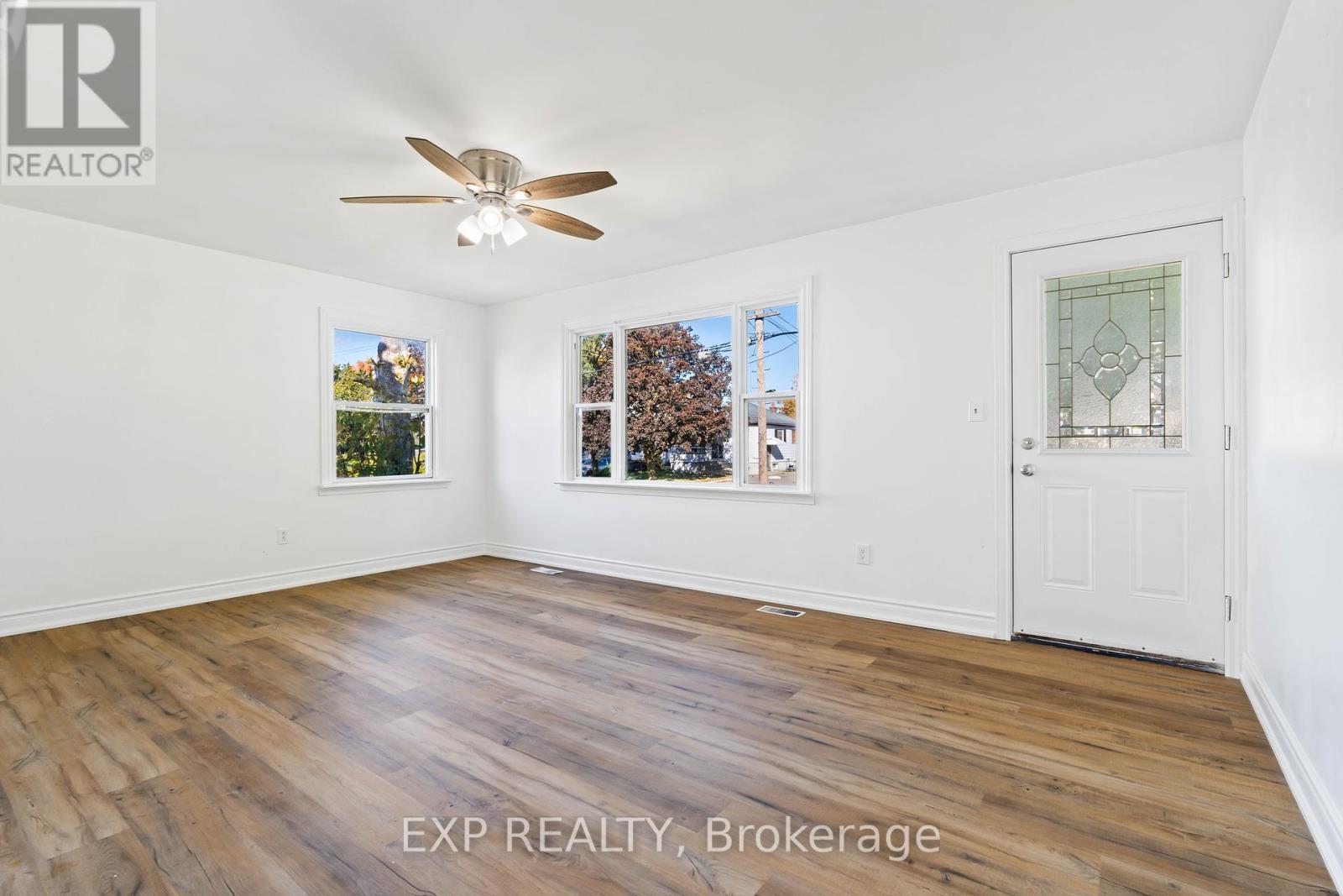 16 Valleyview Crescent, Belleville, Ontario  K8P 3G1 - Photo 6 - X12463055