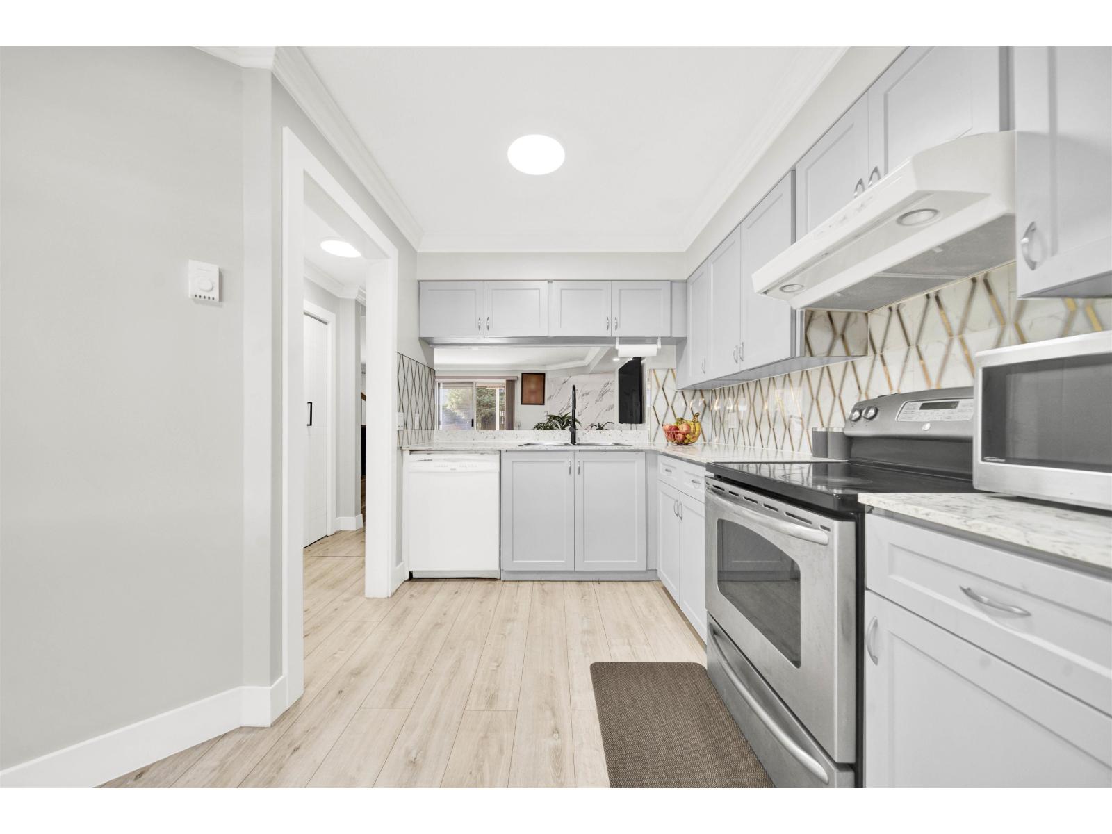 2 7560 138 Street, Surrey, British Columbia  V3W 0A9 - Photo 4 - R3057823