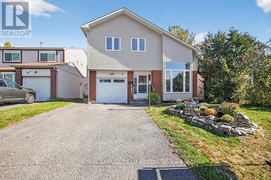 9 RIDING WAY, Ottawa, Ontario