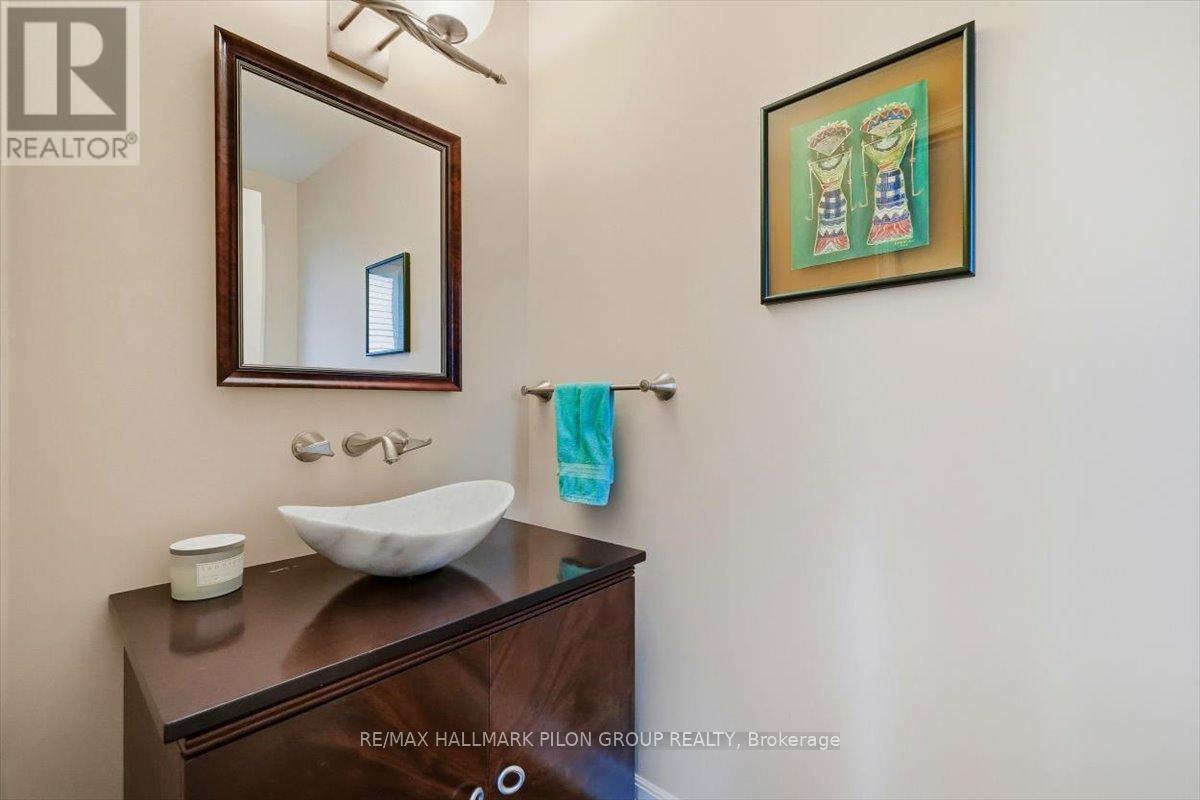 2380 Virginia Drive, Ottawa, Ontario  K1H 6S2 - Photo 11 - X12463134
