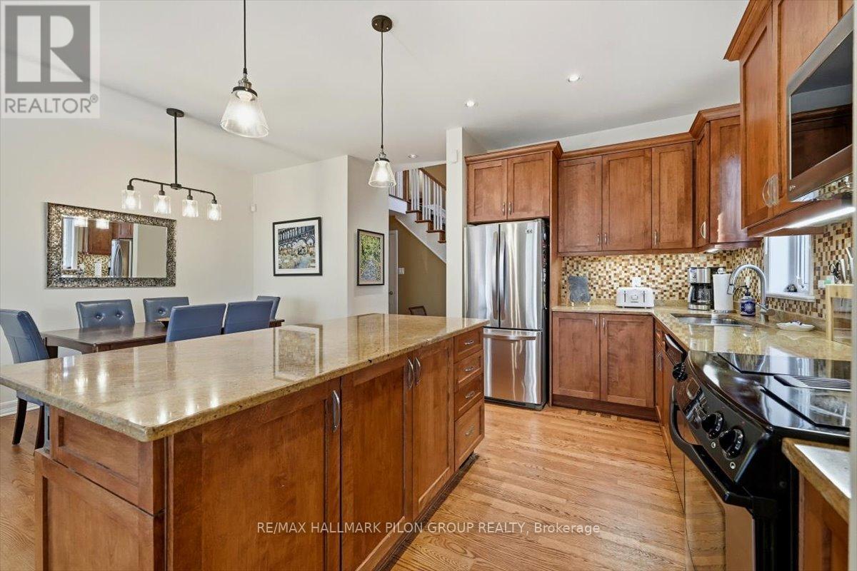 2380 Virginia Drive, Ottawa, Ontario  K1H 6S2 - Photo 4 - X12463134