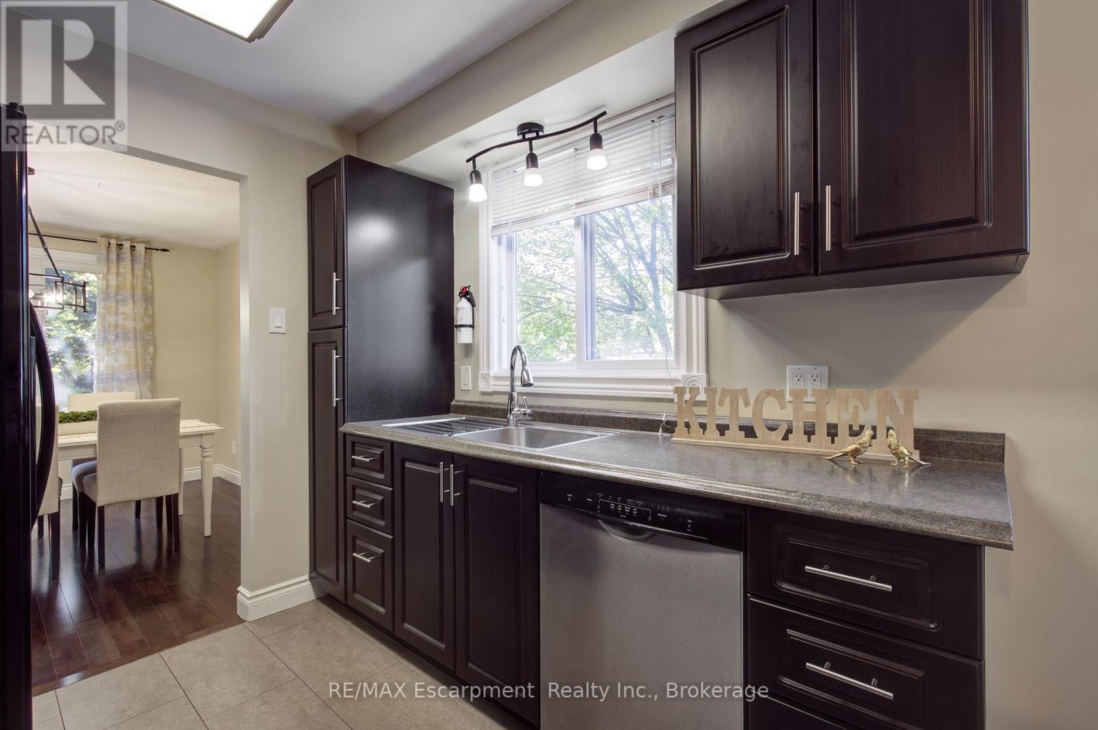 1491 Brenner Crescent, Burlington, Ontario  L7P 2V9 - Photo 16 - W12463057
