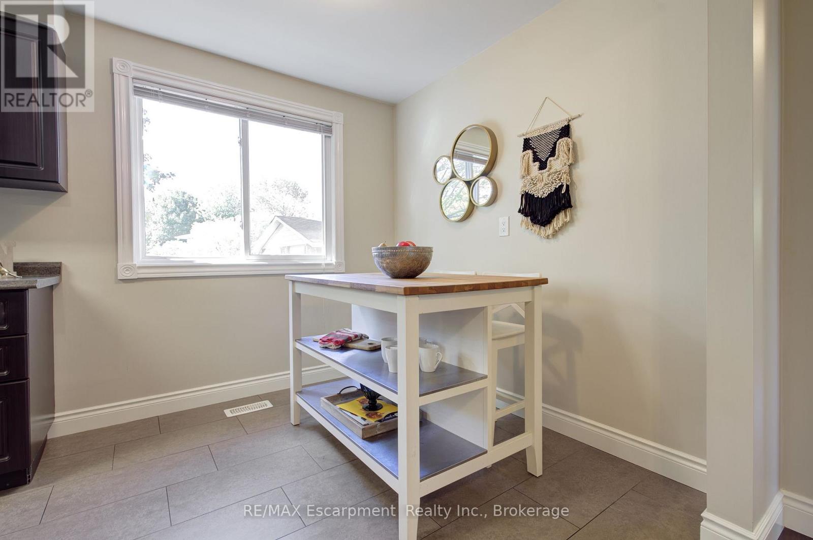1491 Brenner Crescent, Burlington, Ontario  L7P 2V9 - Photo 19 - W12463057
