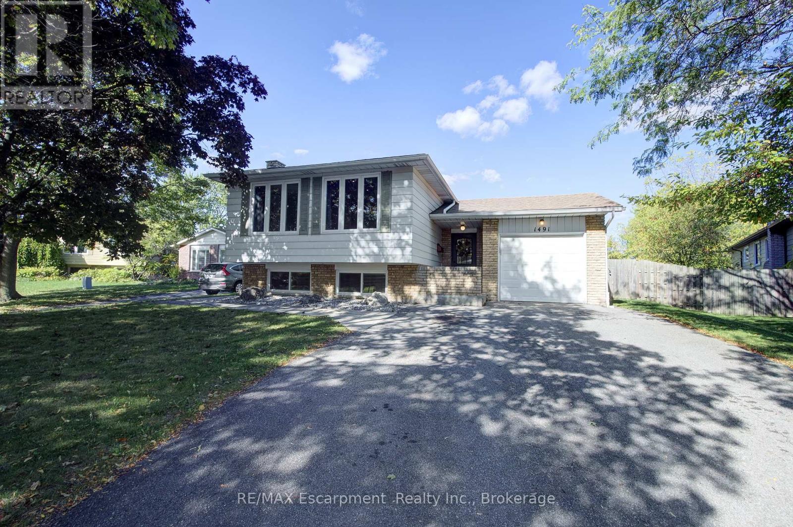 1491 Brenner Crescent, Burlington, Ontario  L7P 2V9 - Photo 2 - W12463057