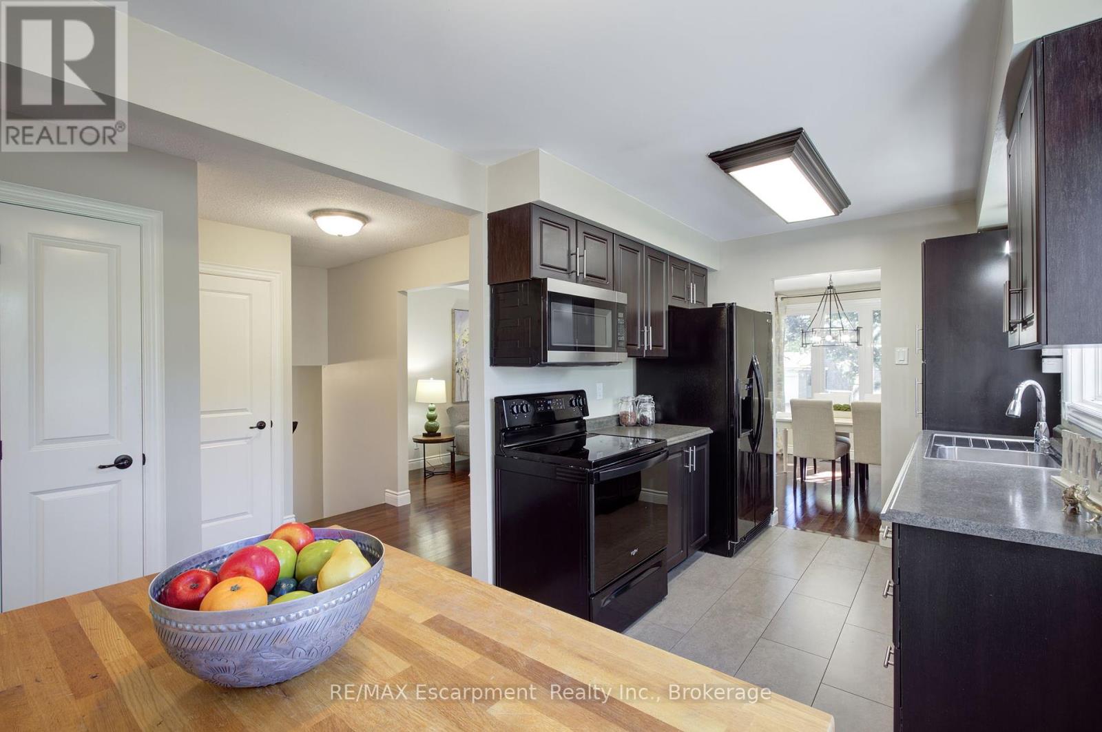 1491 Brenner Crescent, Burlington, Ontario  L7P 2V9 - Photo 20 - W12463057