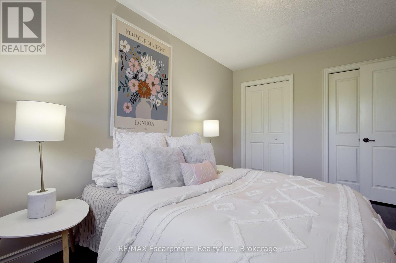1491 Brenner Crescent, Burlington, Ontario  L7P 2V9 - Photo 24 - W12463057