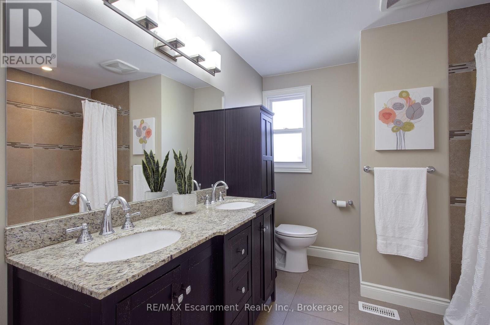 1491 Brenner Crescent, Burlington, Ontario  L7P 2V9 - Photo 25 - W12463057
