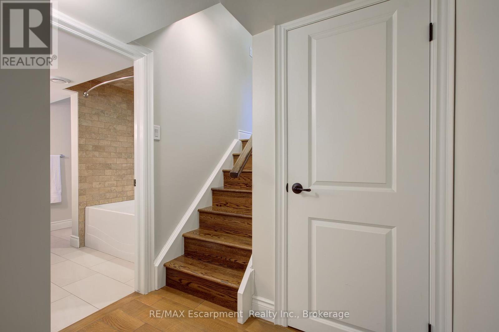 1491 Brenner Crescent, Burlington, Ontario  L7P 2V9 - Photo 29 - W12463057