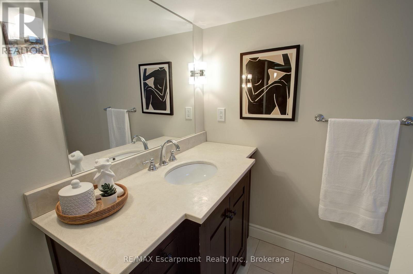 1491 Brenner Crescent, Burlington, Ontario  L7P 2V9 - Photo 31 - W12463057